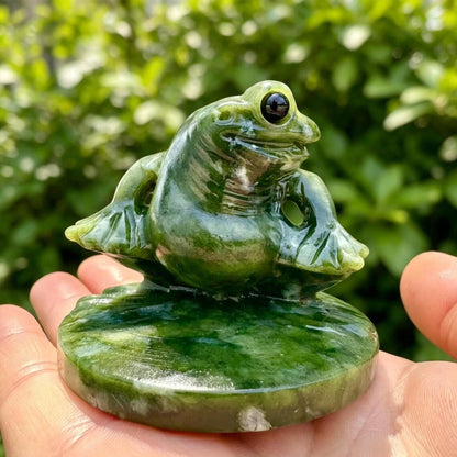 🐸 Hand-Carved Southern Jade Frog Figurine