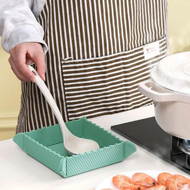 🍳🧲MagnaFold™ 3-in-1 Magnetic Silicone Trivet – Hot Pad, Foldable Tray & Fridge Storage