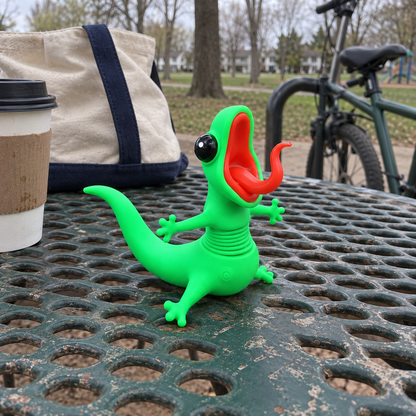 🦎🏍️ Roadside Lizard Buddy – Car & Motorcycle Decor