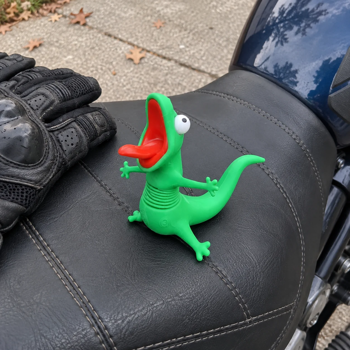 🦎🏍Wobbly Riding Buddy – Car & Motorcycle Decor🦎